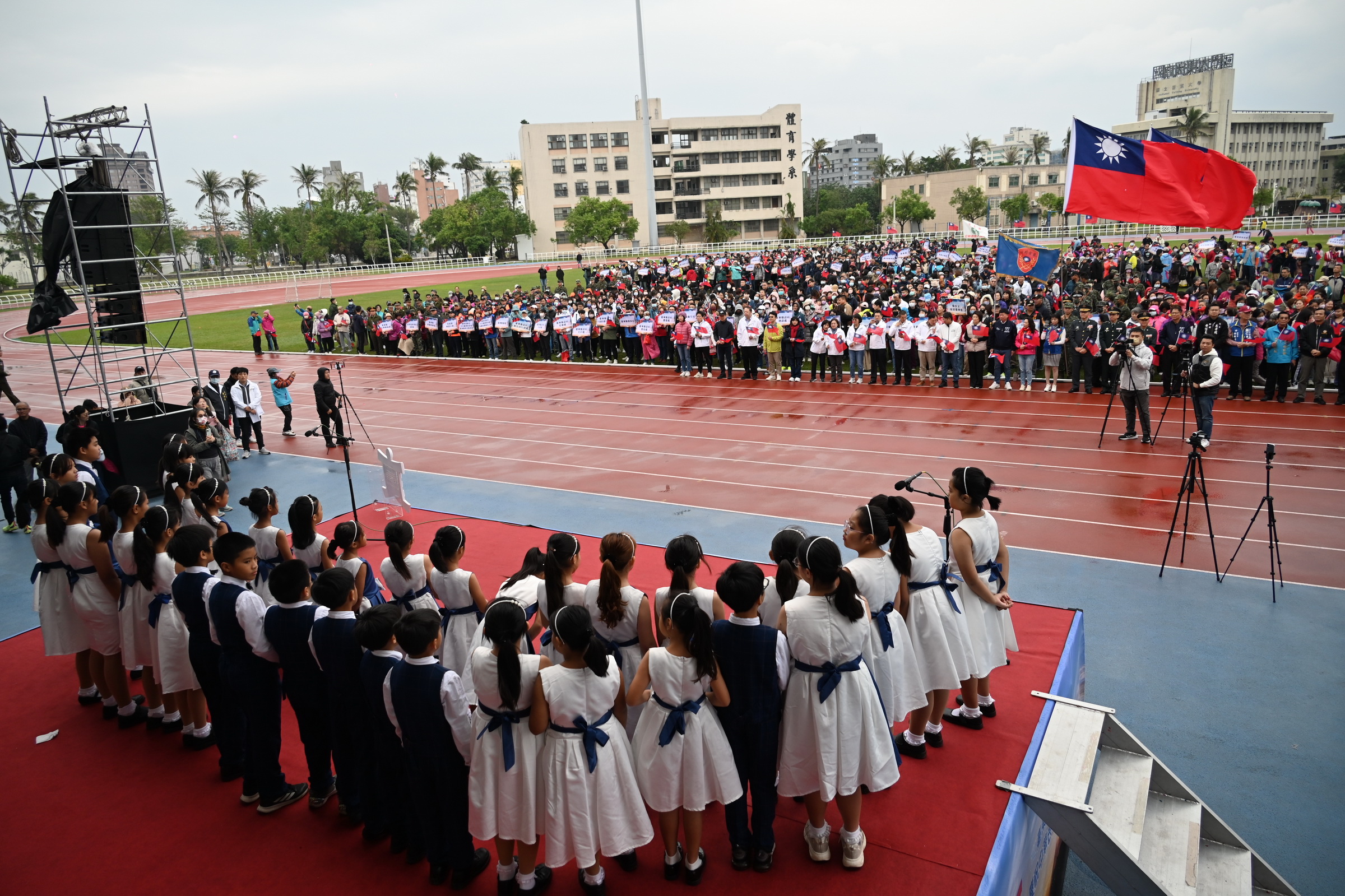 元旦升旗民眾歡喜迎新年！展現運動熱情與城市活力