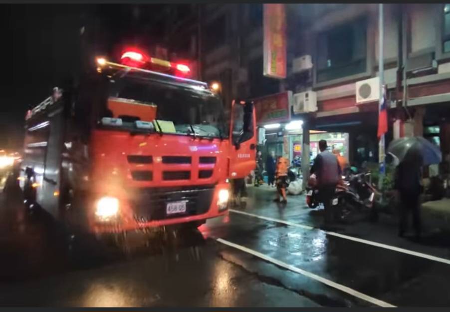 快訊》晚間七點許開封街黃昏市場附近屋宅火警事件，確認是虛驚一場