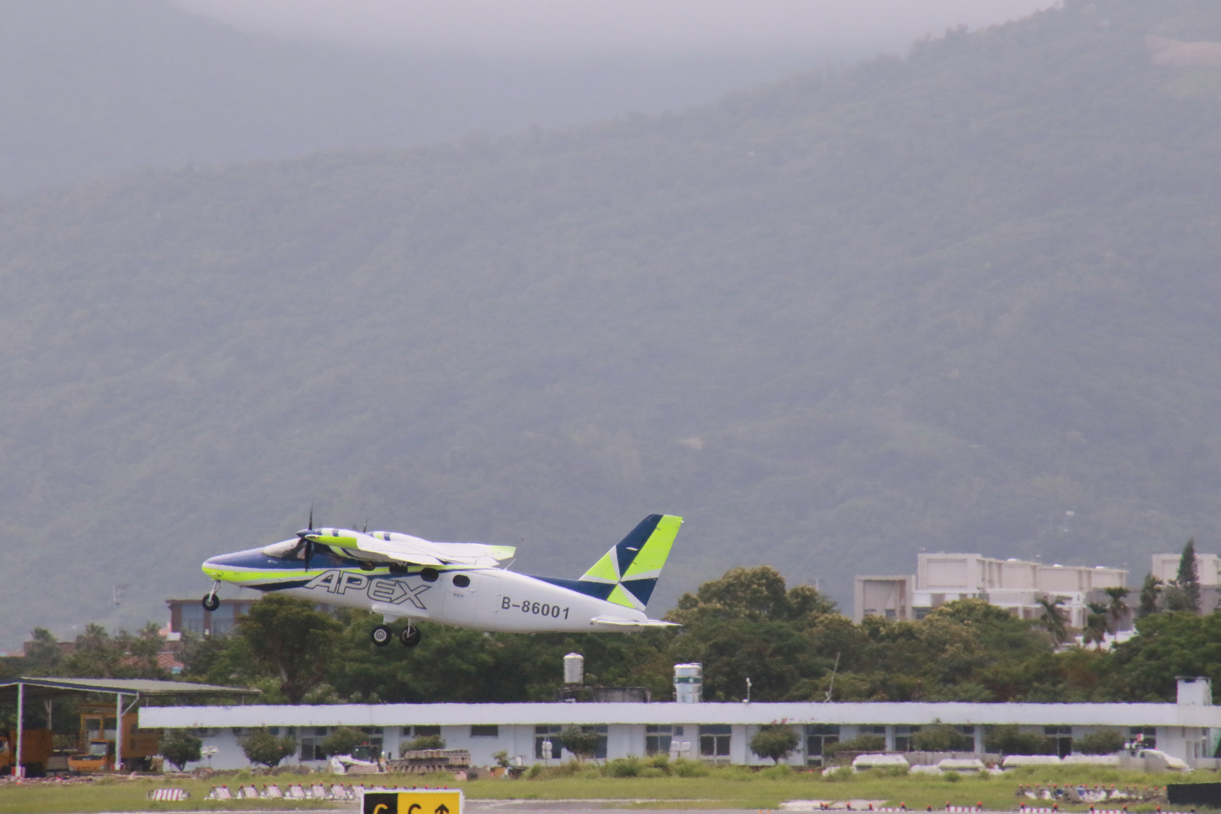 越南籍學員疑「闖佳山基地」! 安捷航空: 將空軍基地 誤認為花蓮機場