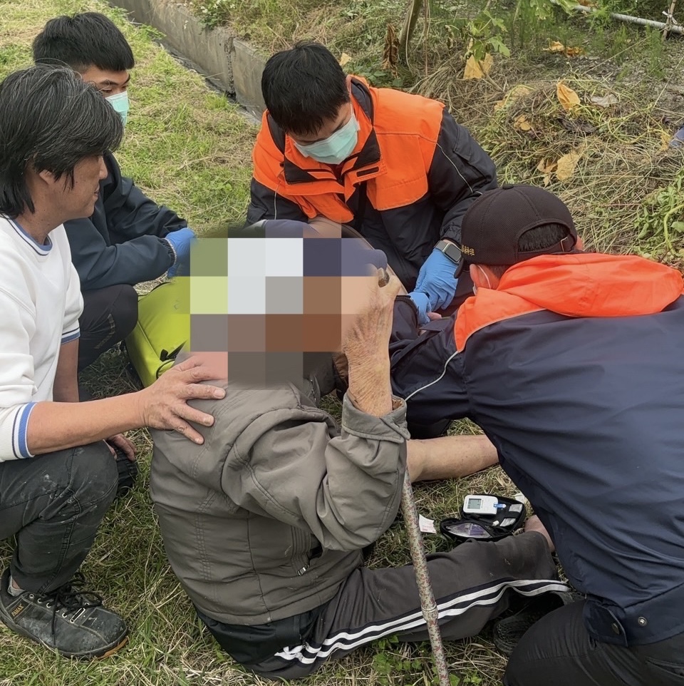 老翁跌坐釋迦園水溝一整夜    警民協力尋獲