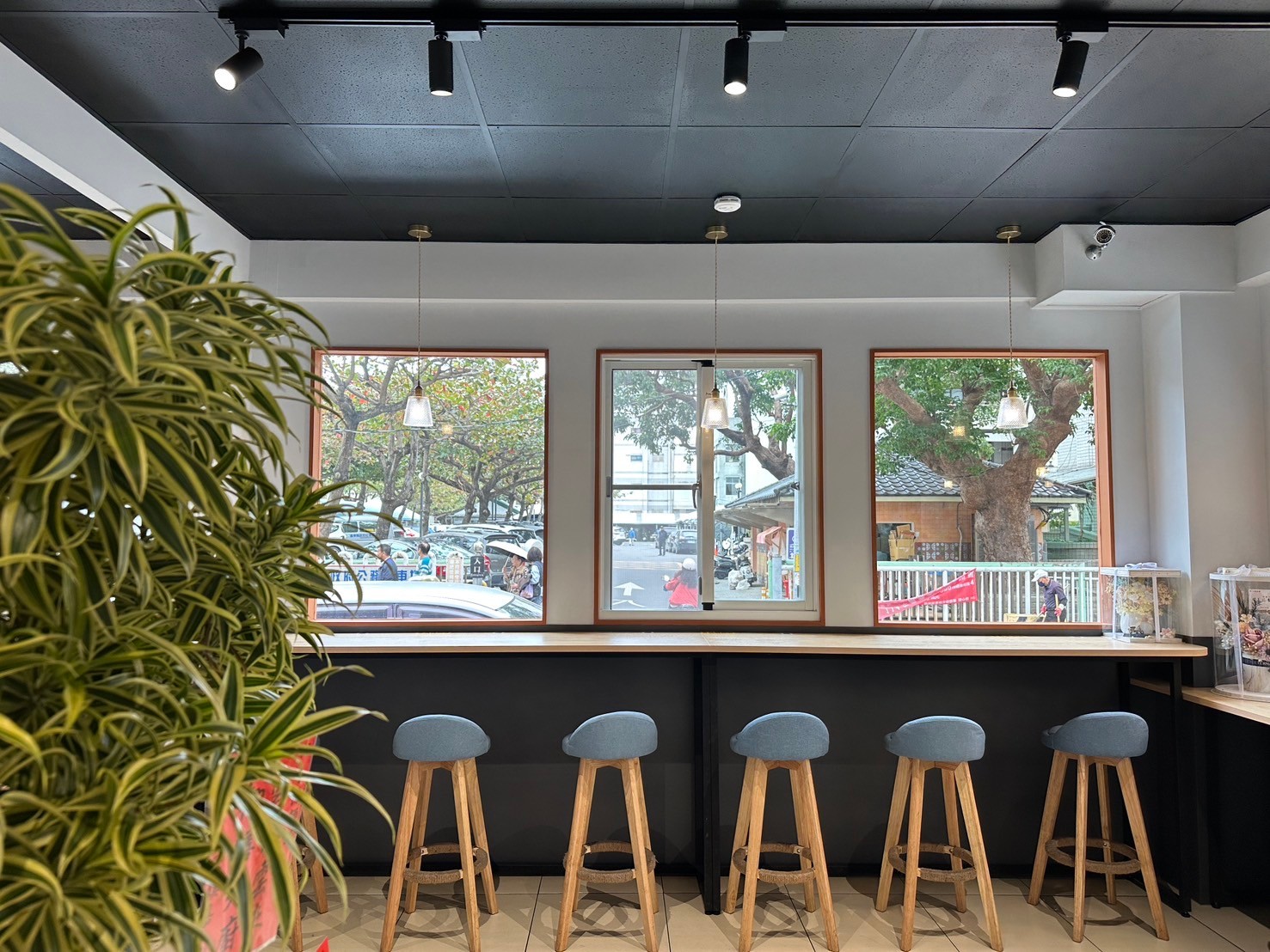 新店特報 ➱ 位於市中心的質感麵鋪，郎客呀～裏麵請！