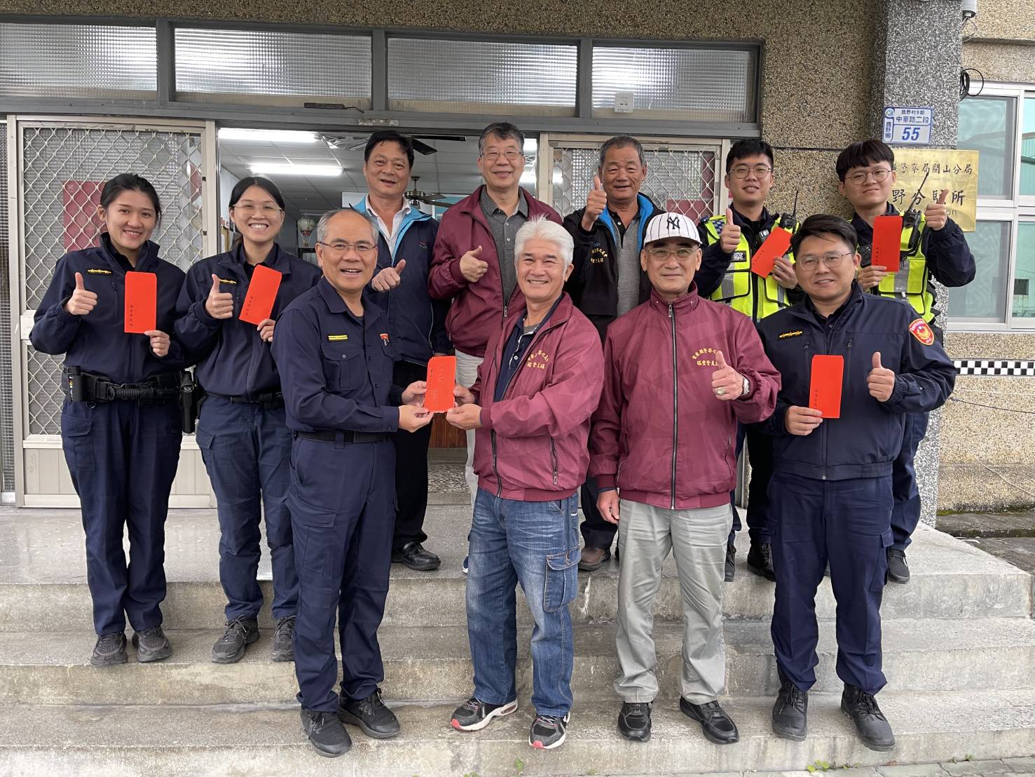 瑞豐警友站小年夜慰問,鼓舞警察士氣喜迎新春