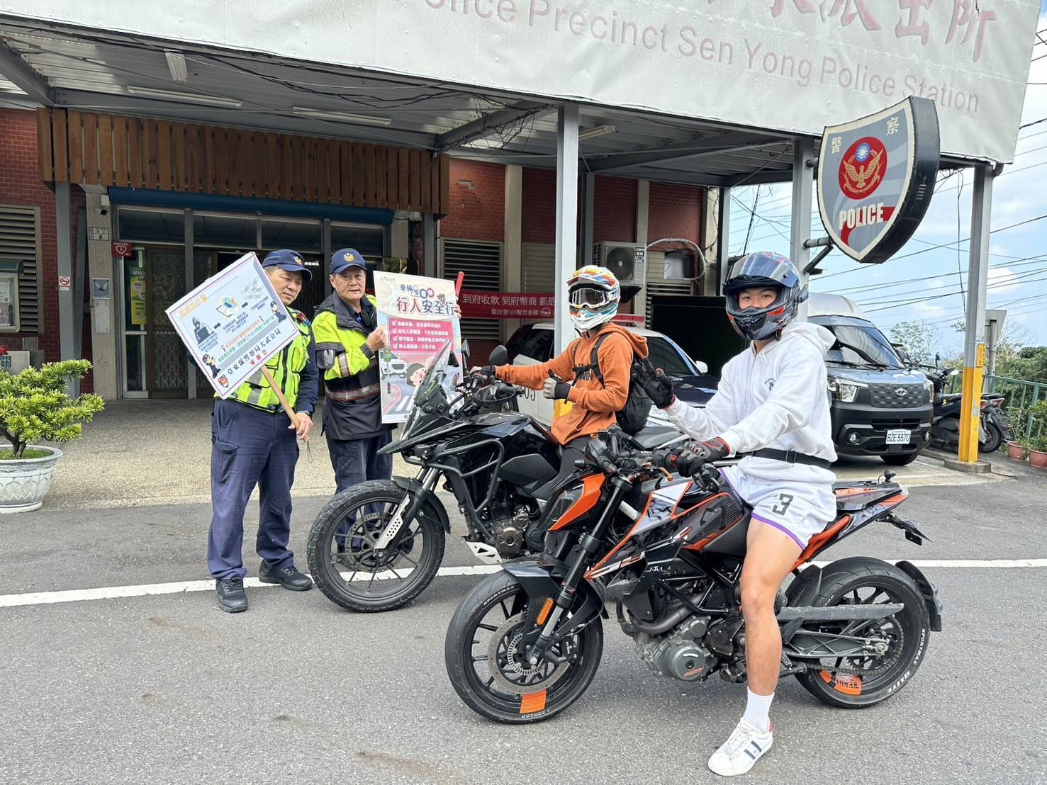 遇環島重機車隊　警方熱情招待不忘宣導