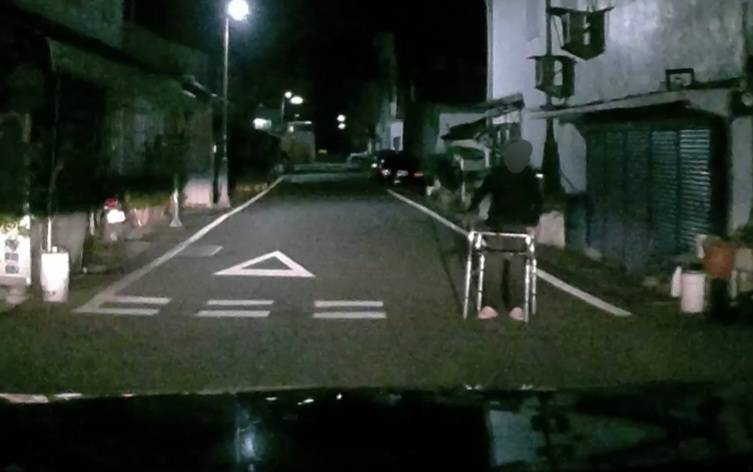 池上七旬嬤清晨迷途 暖警助平安返家