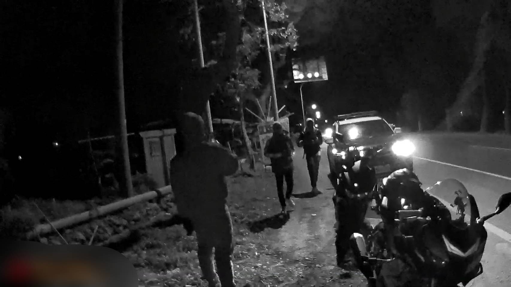 非洲籍留學生機車「顧路」   暖警協助排除