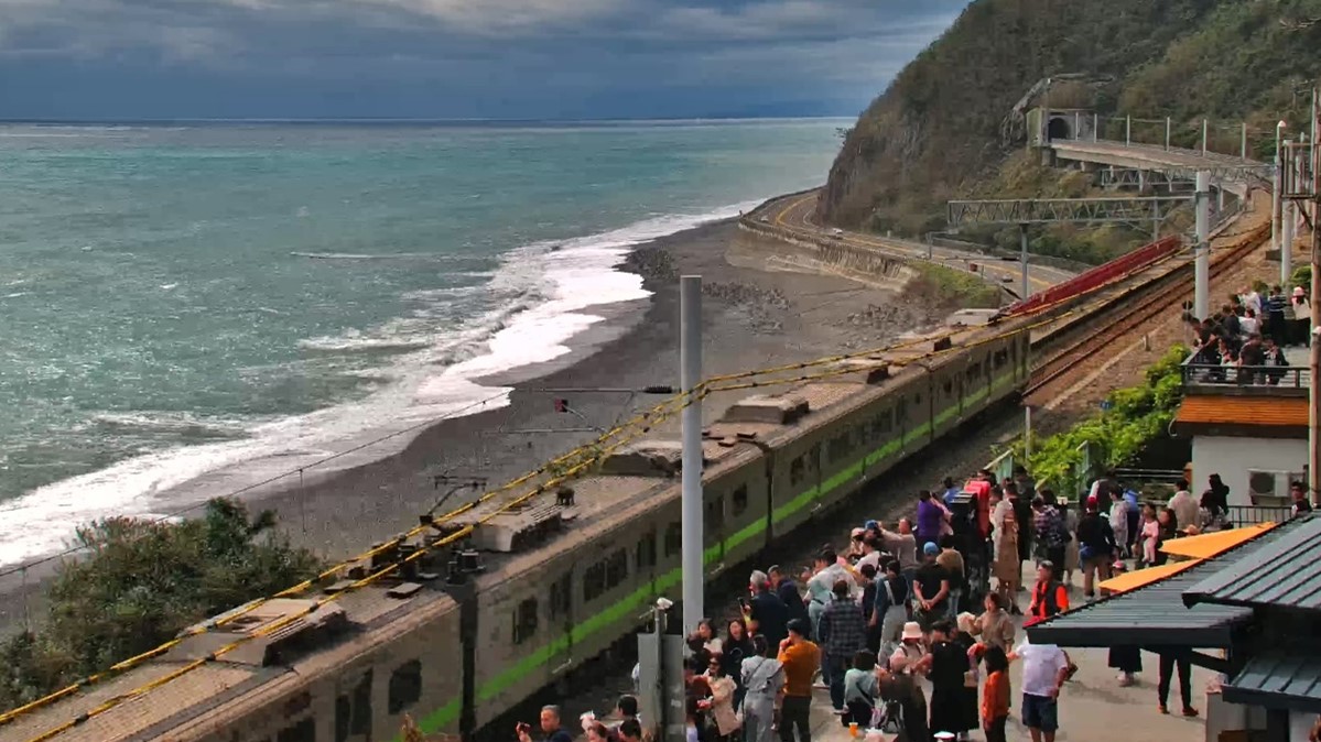 春節台東景點湧現人潮，對比去年平均人次減少