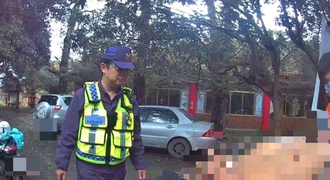 因身體不適，男子獲大武警員即時協助