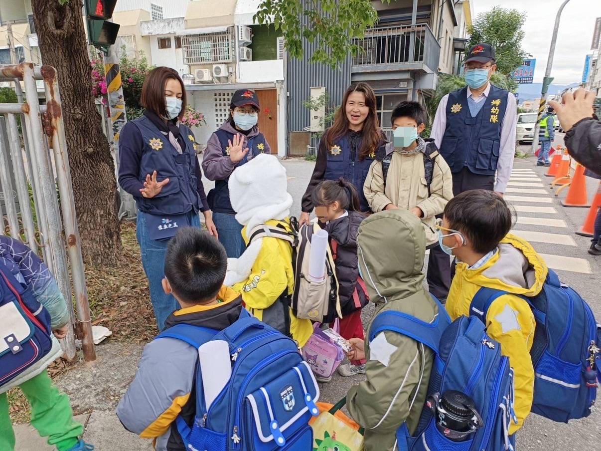 台東波麗士齊集結，守護學童開學安全