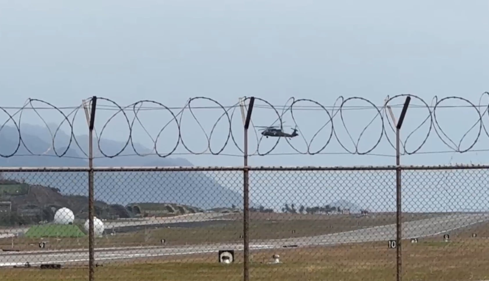 空軍勇鷹教練機雙發失效墜海 飛行員成功跳傘獲救