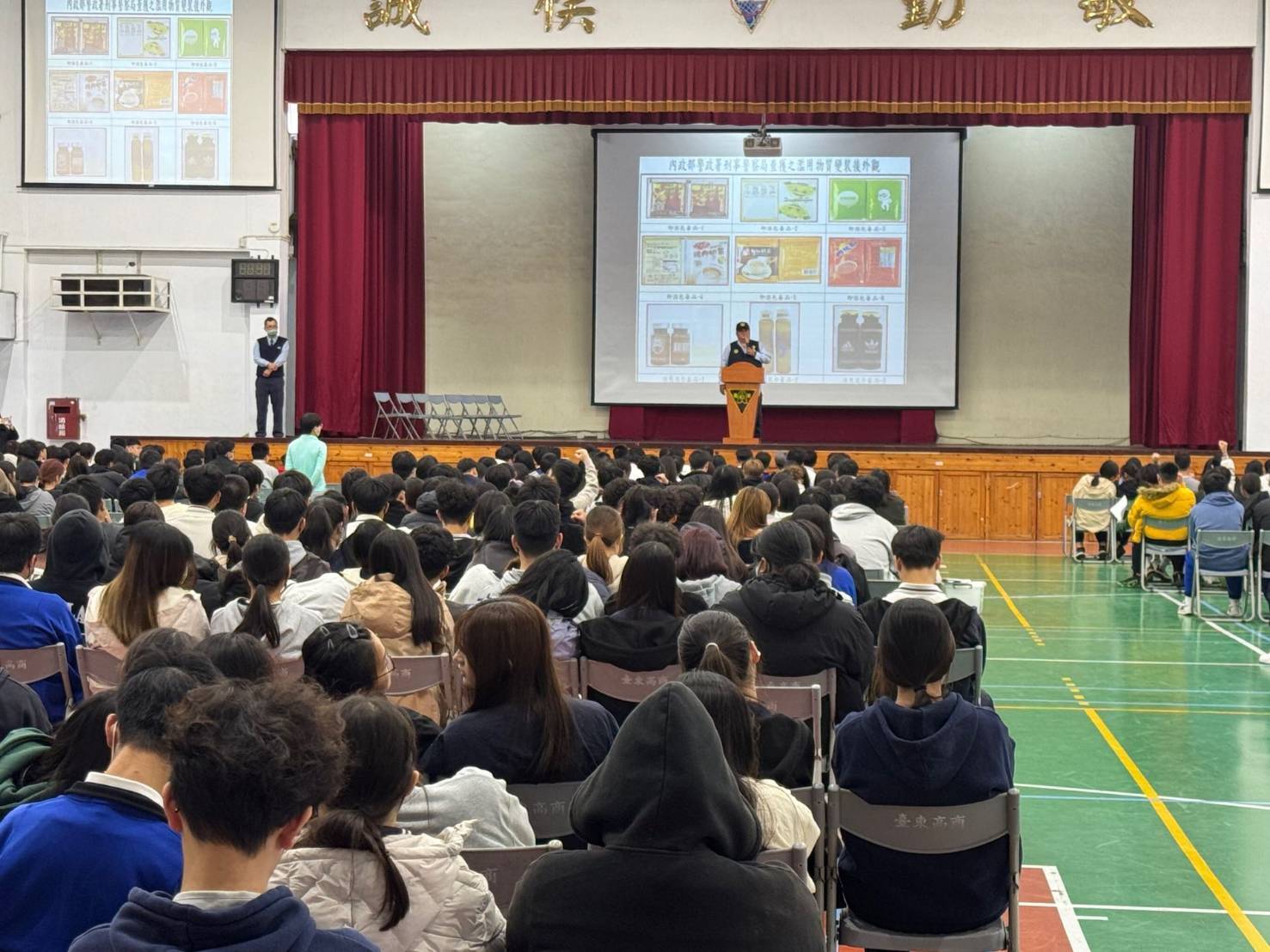 臺東縣警察局少年警察隊至國立臺東高商反毒、識詐法治教育宣導