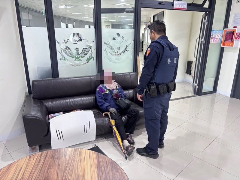  迷途老婦外出尋親  警方即時協助護送返家