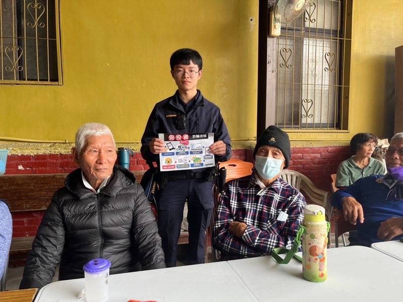 初鹿警面對面宣導，與民一同反詐