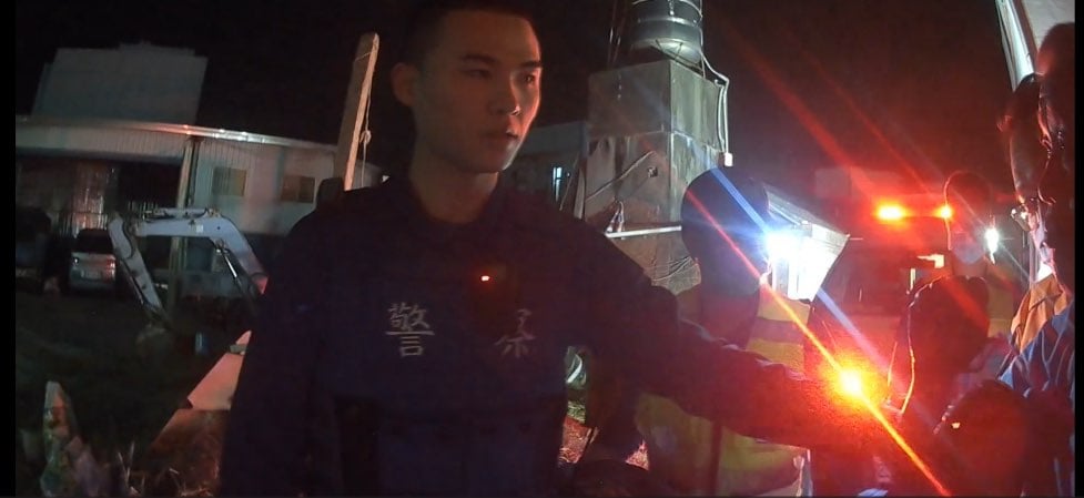 暖心警力守護深夜街頭　老翁突感不適獲協助返家