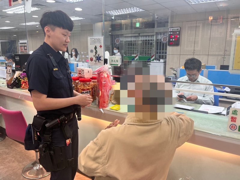 老翁遭詐「臨櫃欲提所有餘款」警耐心解釋保住積蓄