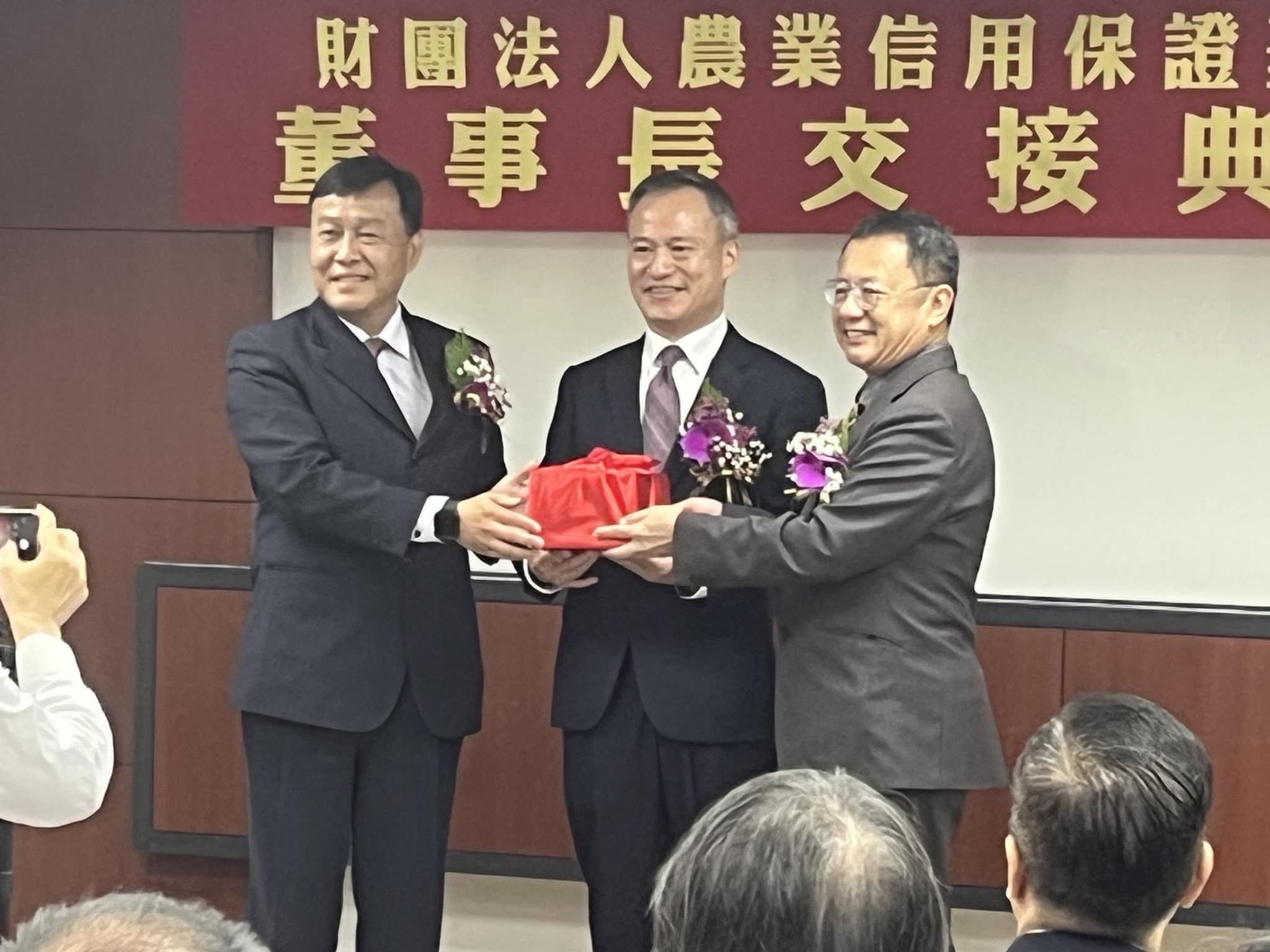 賴坤成接農信保董事長,意味讓出選縣長的機會
