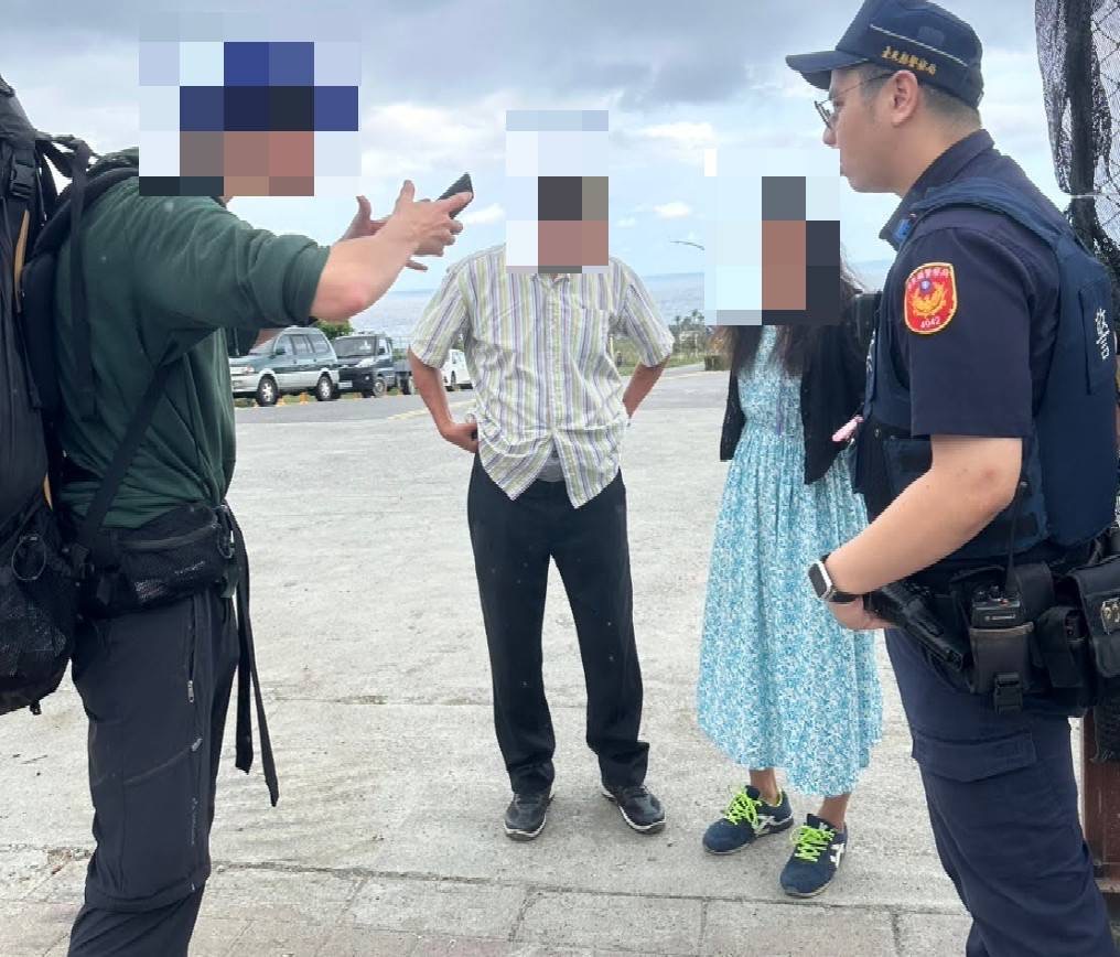 外籍旅客丟失心愛包包    暖警幫忙積極助尋回