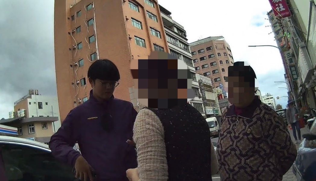 忘了回家的路    警暖心護送迷途老翁