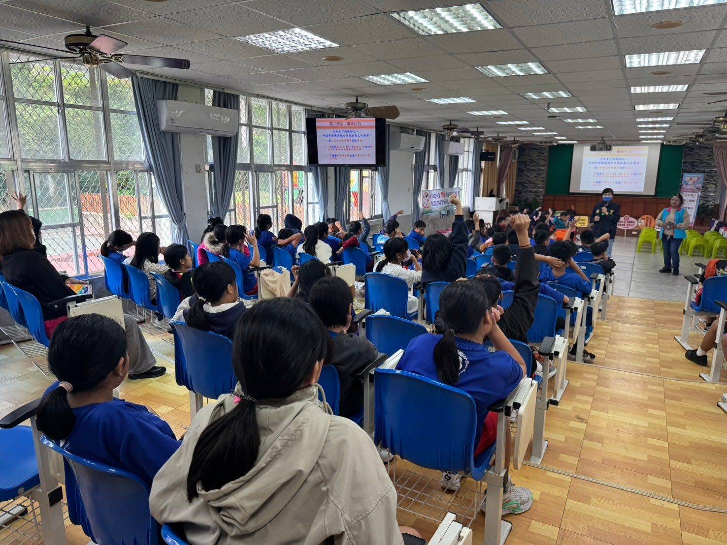 法治教育向下札根，東警少年警察隊與少年輔導委員會前往賓茂國小宣導反毒、反詐騙