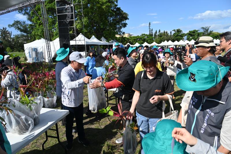 臺東「織一片生態綠網」植樹月！
