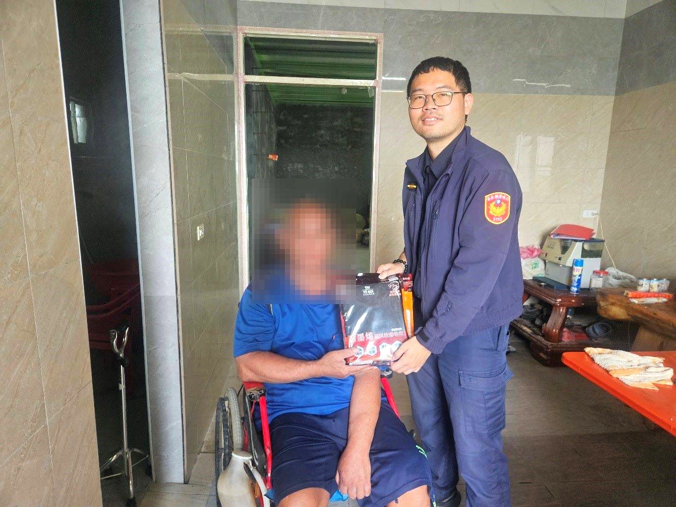 寒冬暖陽！成功警接連援助弱勢民眾 溫馨行動照亮東海岸