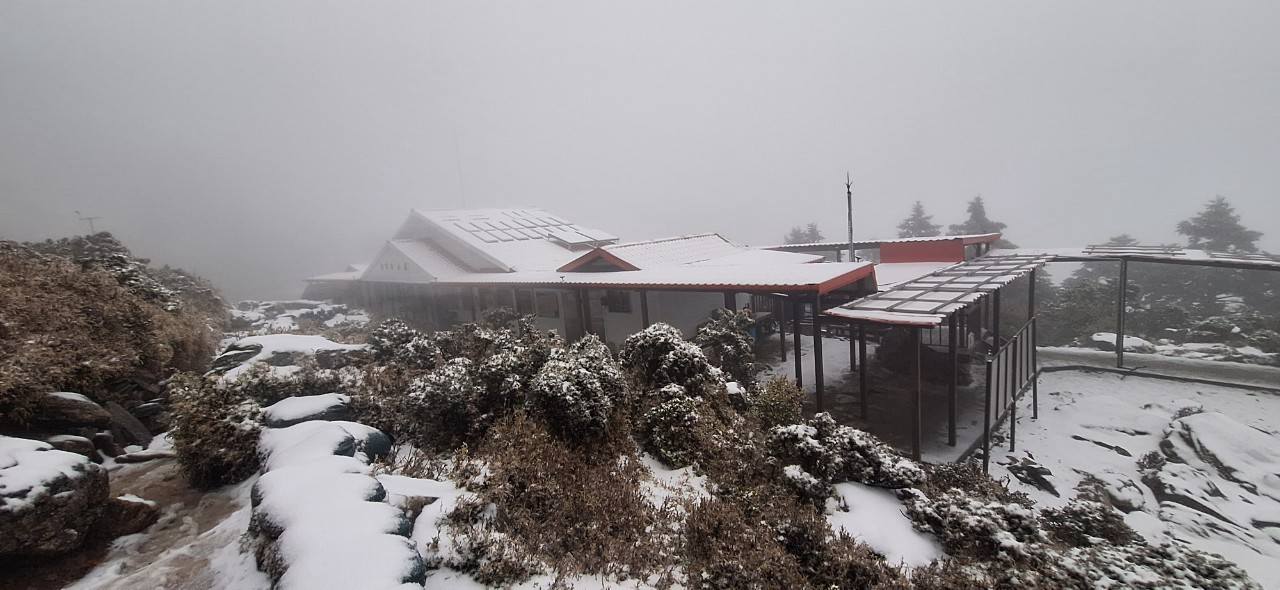 寒流再度來襲 台灣多處高山三月降雪 再現銀白世界 美不勝收