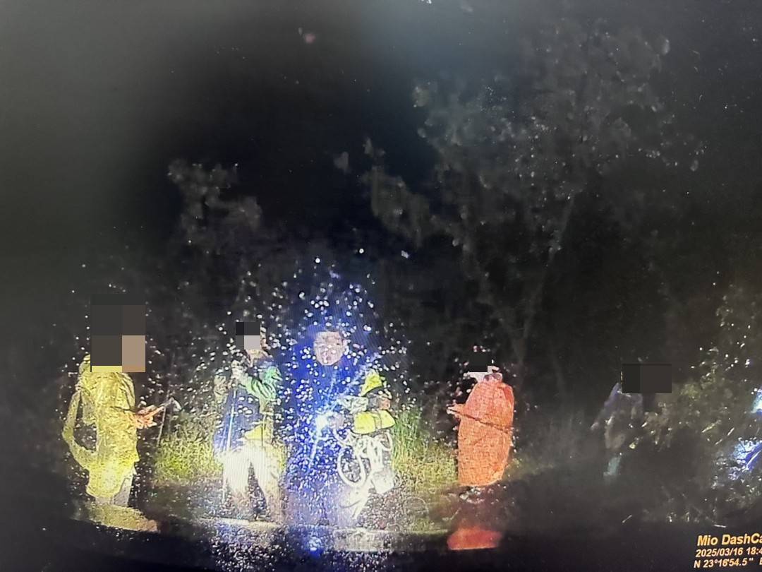 山區暴雨溪水暴漲　33名登山客受困安通古道成功獲救
