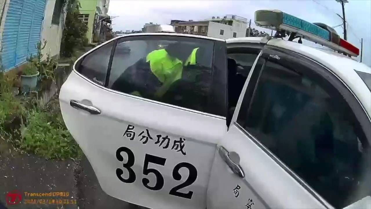 失智長者迷途街頭    警暖心護送平安返家