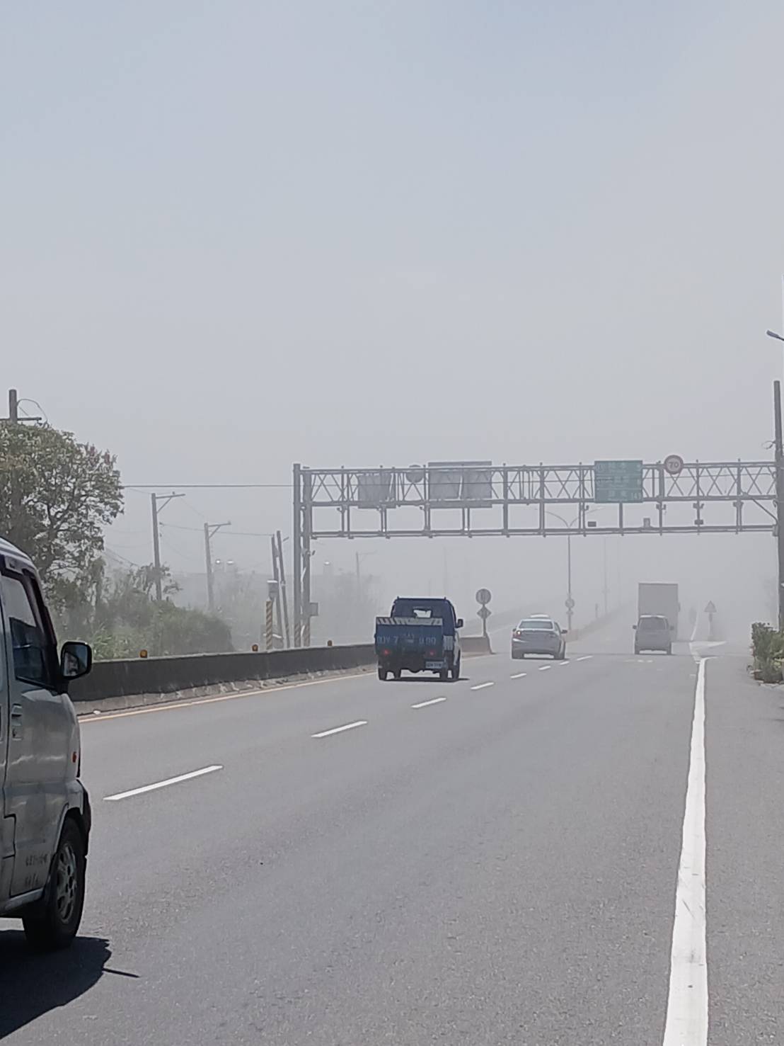 中午6級陣風揚起沙塵，利嘉溪畔各里成新「砂城」