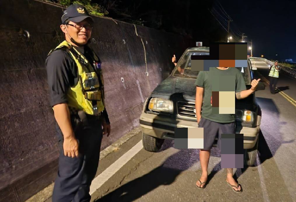 車熄火困路中央 暖警即時「加油」助脫困