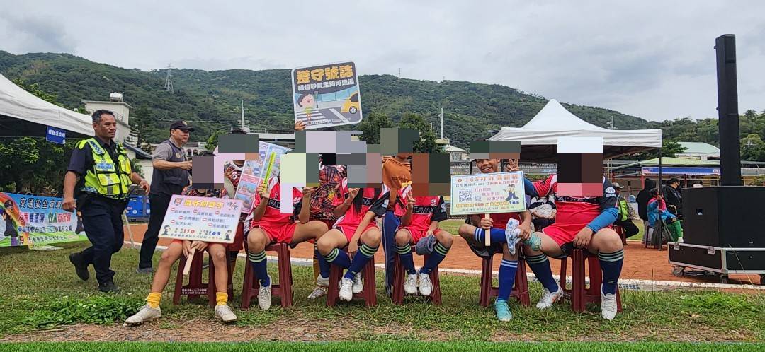熱血足球開踢！大武警到場宣導交安與防詐