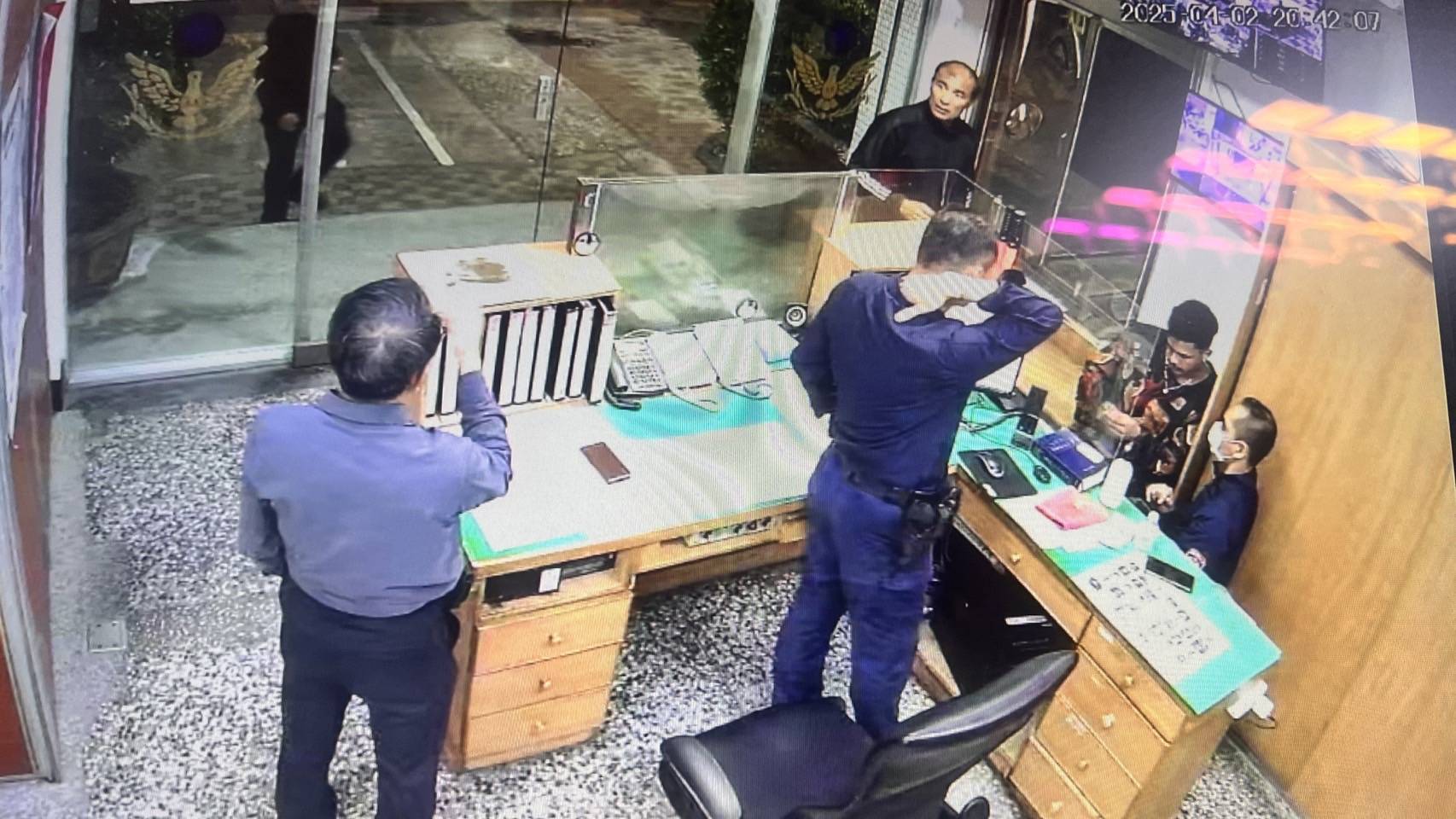  美籍藝術家護照失落　台東警跨語協尋助順利返國