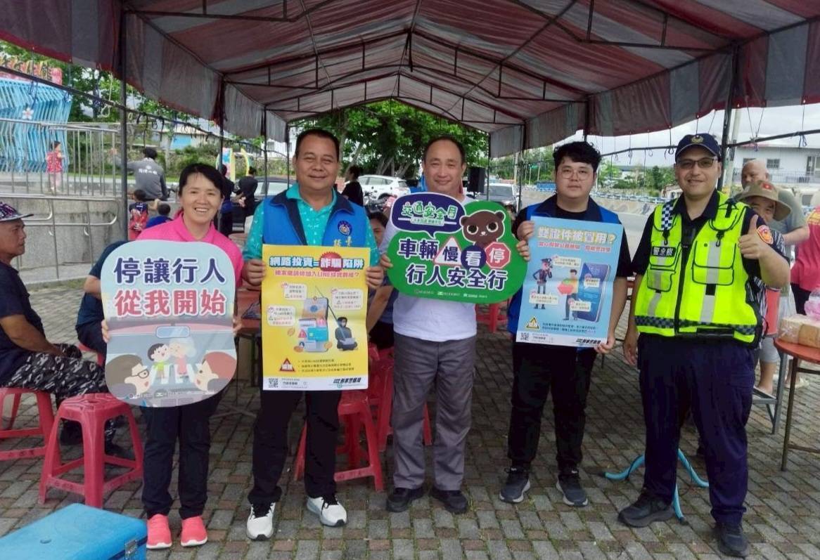 母親節前夕關警「視民如親」， 強化民眾交安與防詐意識