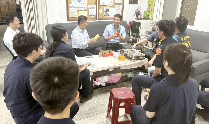 破詐騙案 局長親頒「破案茶」