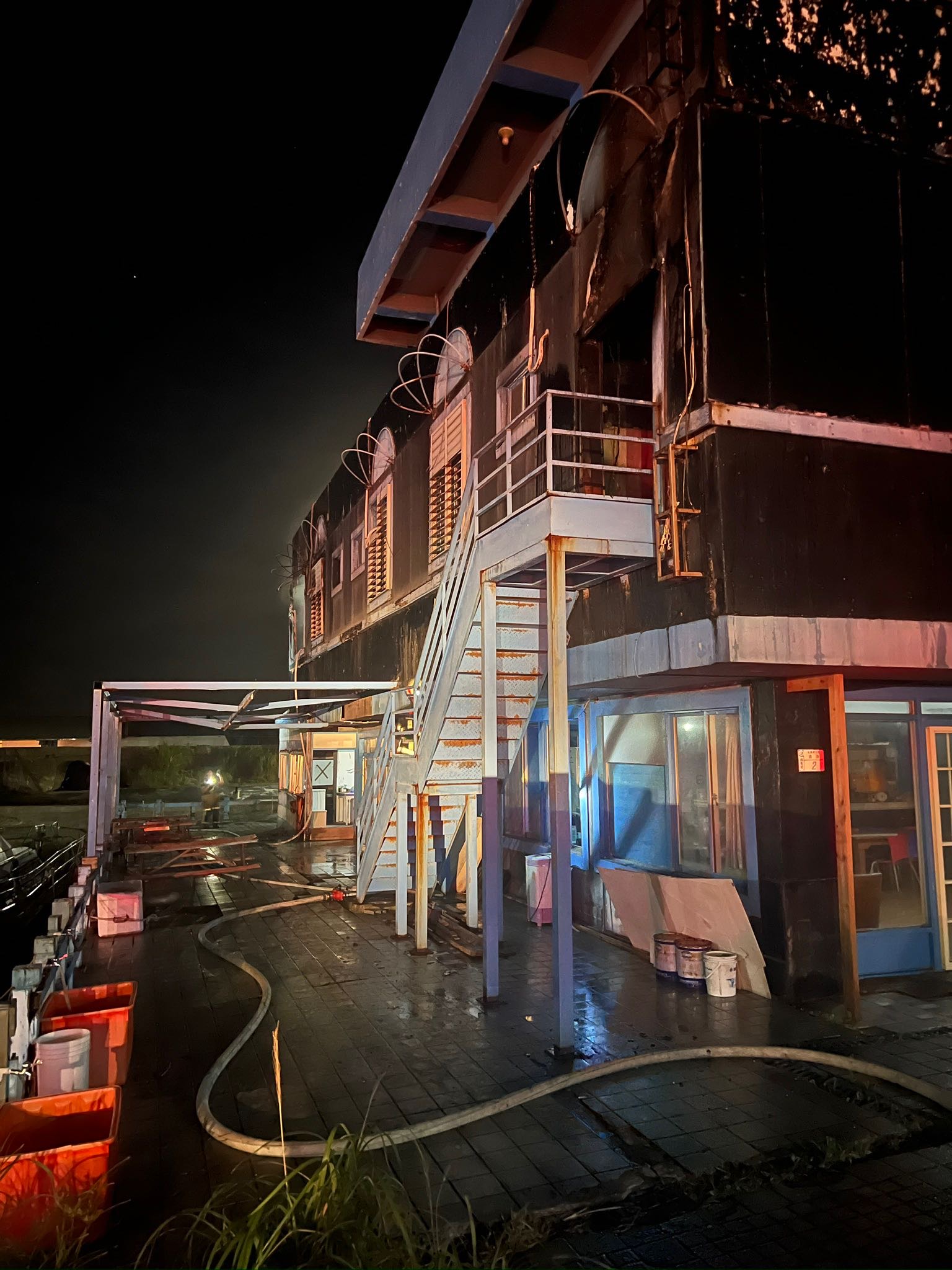 綠島民宿深夜火警　2、3樓室內付之一炬所幸無人傷亡