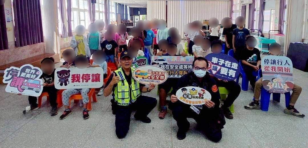 鹿野警至永安國小實施法治教育，宣講交通、網路安全與防詐利器