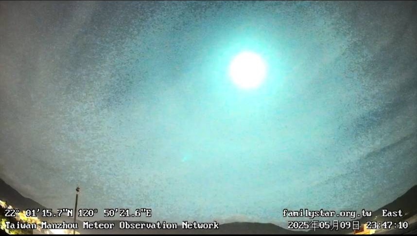 昨晚台東夜空的超亮閃光，天文協會推估火流星軌跡