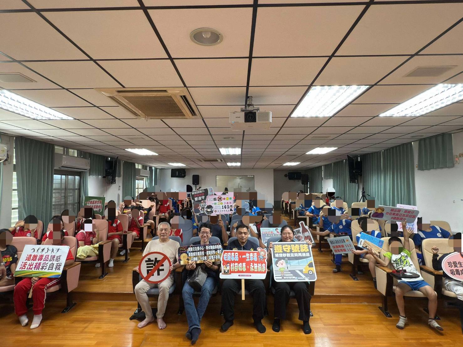 東警宣講團結合趕路的雁協會，降低學童未來毒品犯罪可能