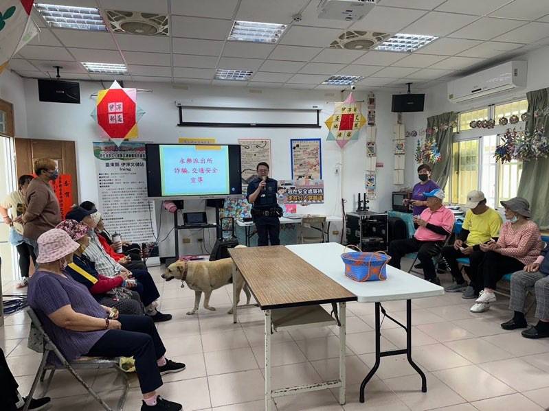 永樂警走入伊濘部落關懷長者，宣導防詐與交安