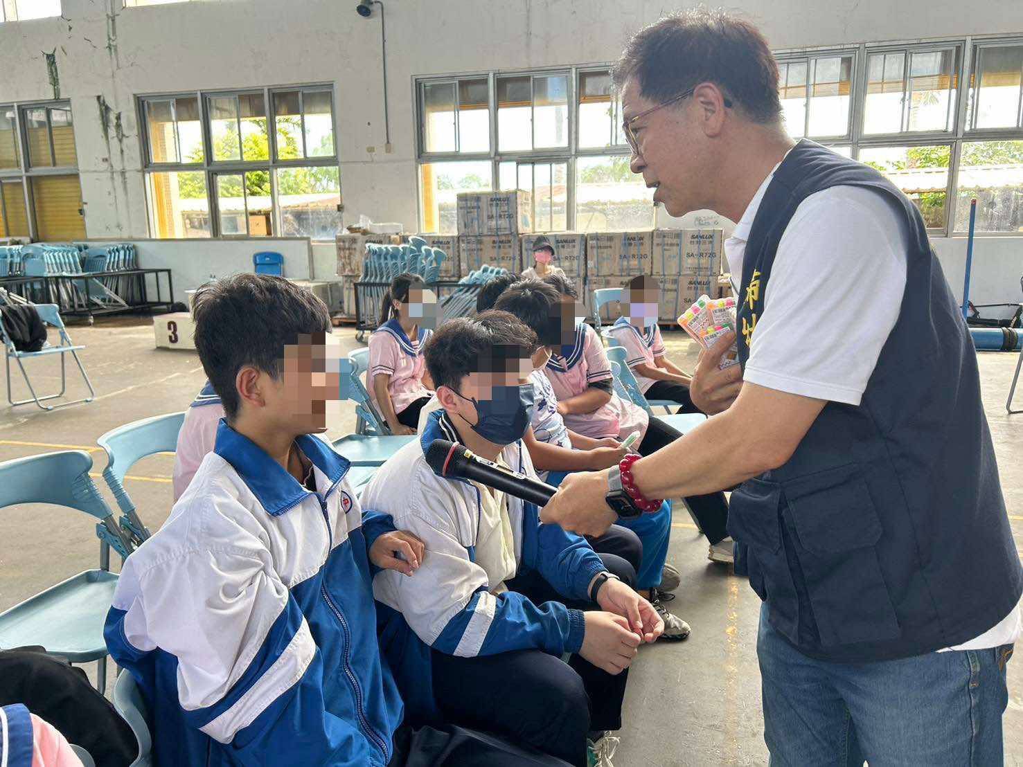 杜絕數位性別暴力，婦幼警察隊前往卑南國中進行宣導