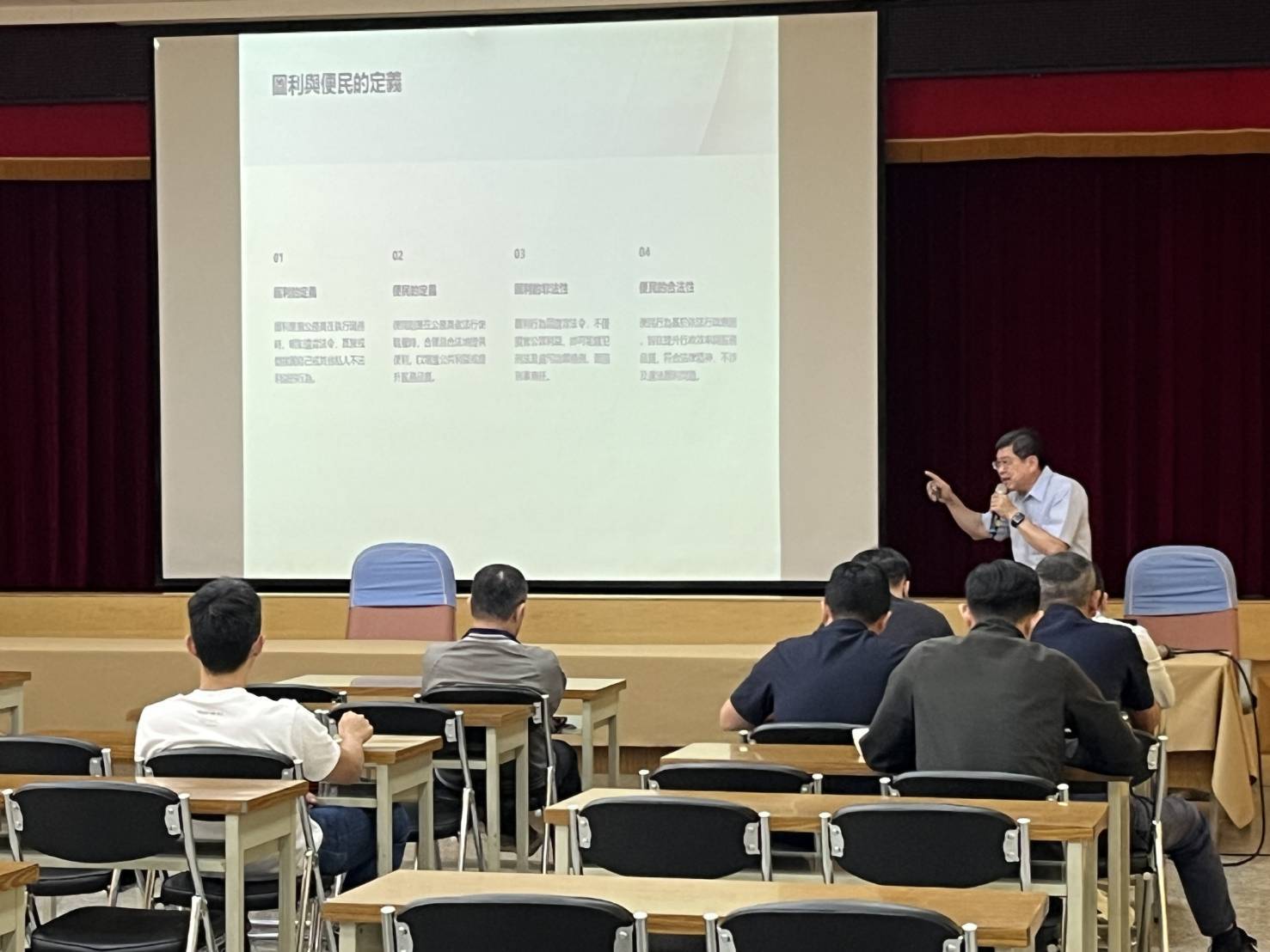 臺東警察局聘請專業律師辦理法治講習，強化員警法紀觀念