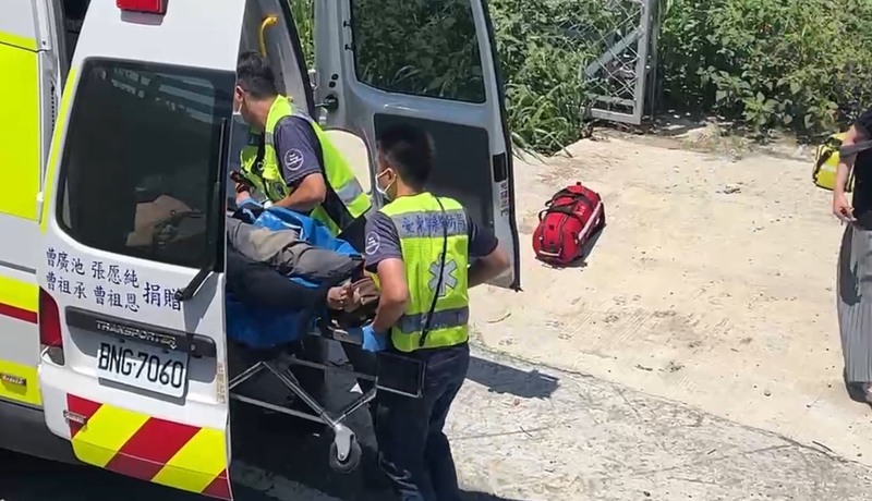 天氣炎熱 老翁中暑倒地