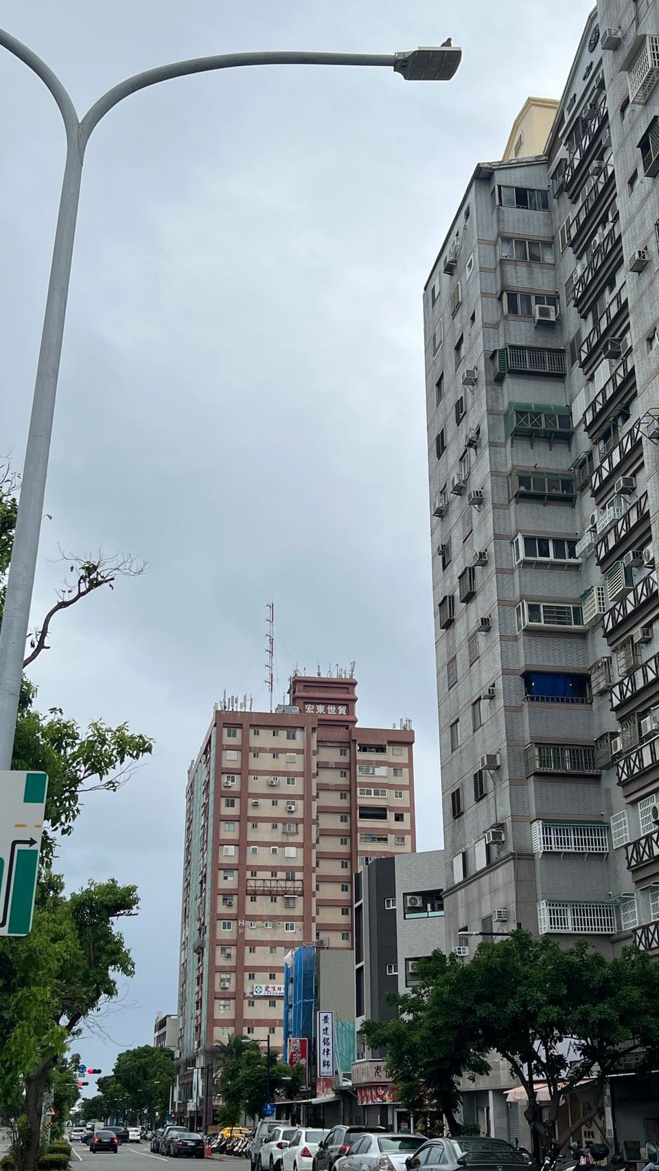 台東多棟大樓瀰漫「K煙」塑膠味 居民健康受影響 警方查緝難解根源