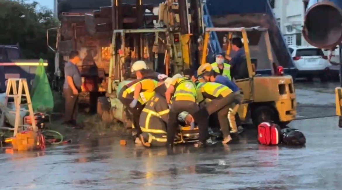 台東修車廠驚傳工安意外　51歲男子遭堆高機夾傷送醫搶救