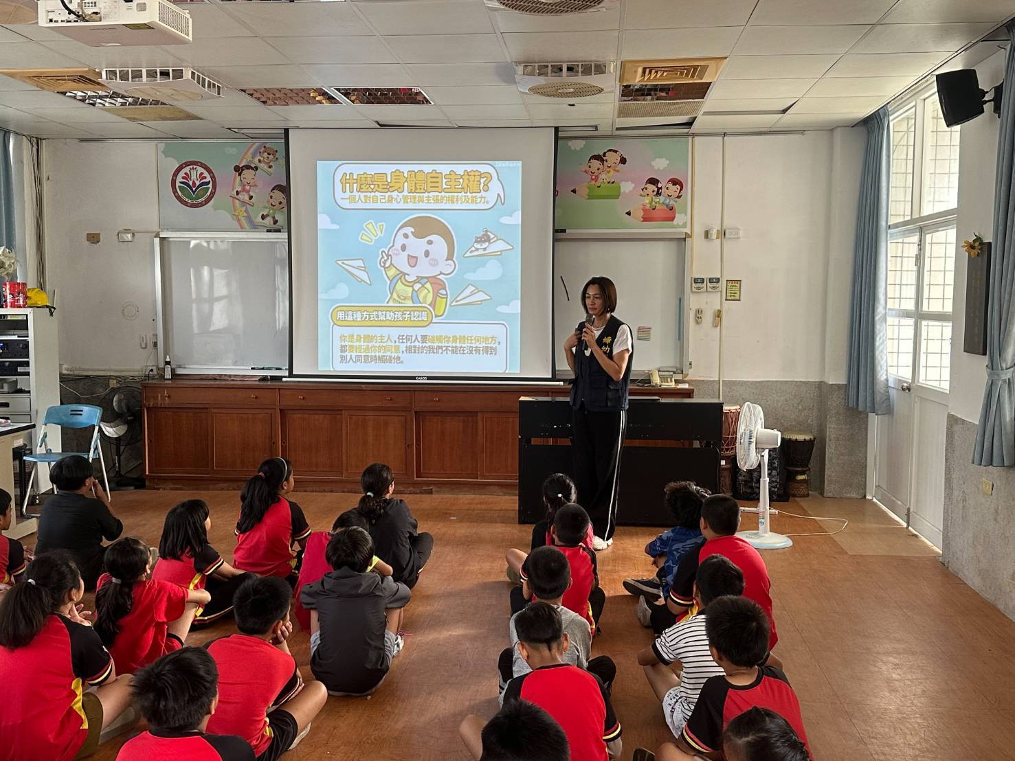 婦幼安全巡迴列車開往大南國小，教學生識別數位性別暴力