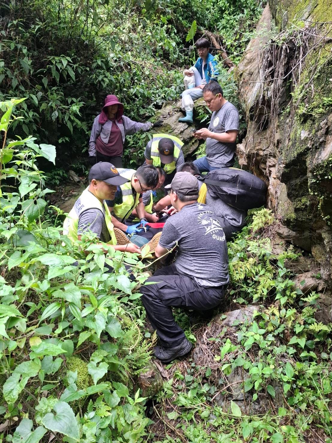 男子山區取水跌落險峻溪谷  右肩錯位送醫