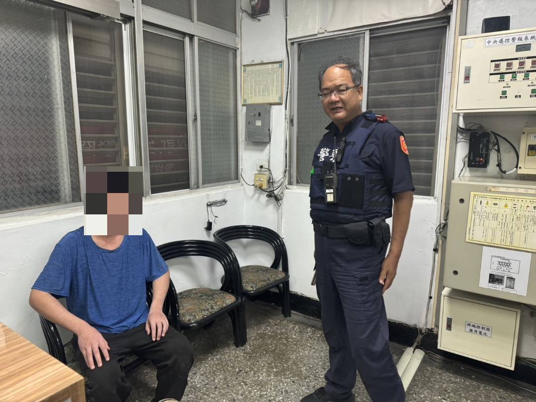 身障男子飢餓深夜求助 警暖遞食物、水護送返家