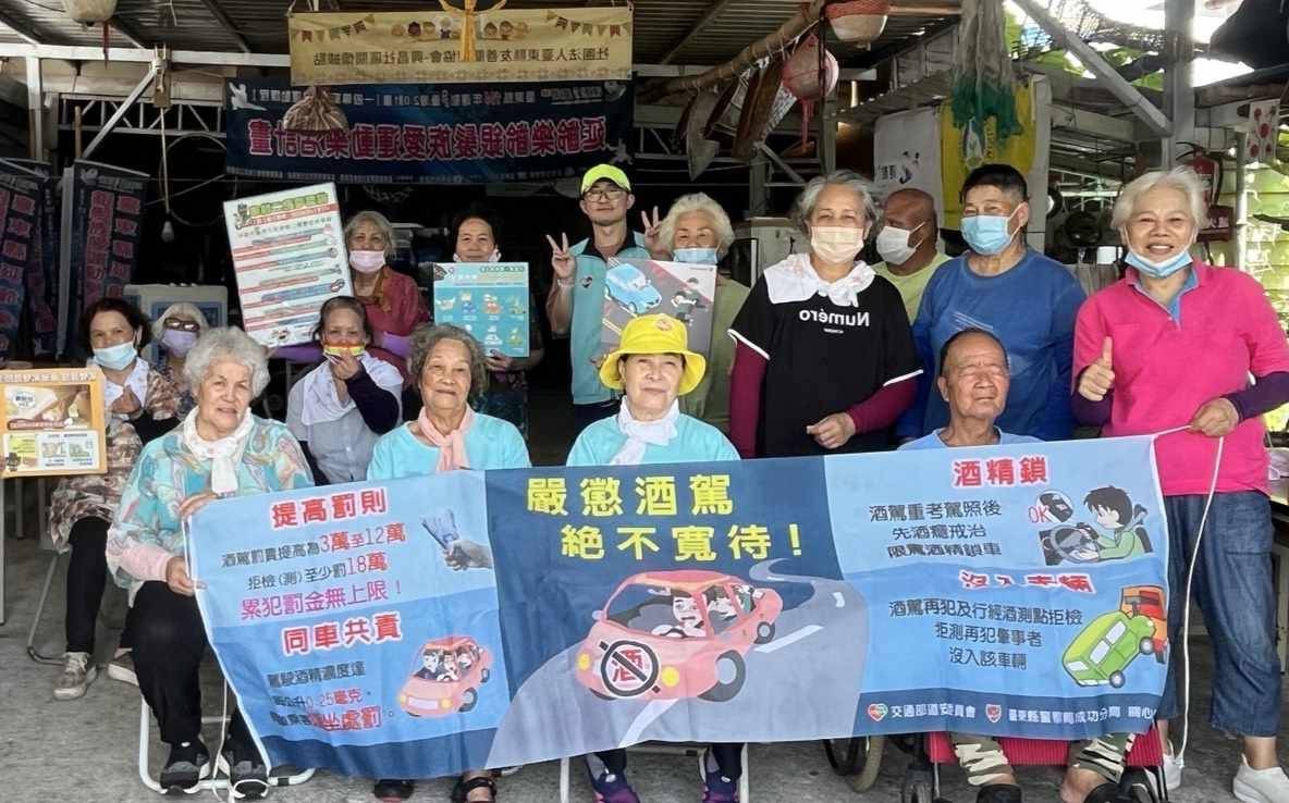 成功分局深入部落宣導交安，守護銀髮族平安出行