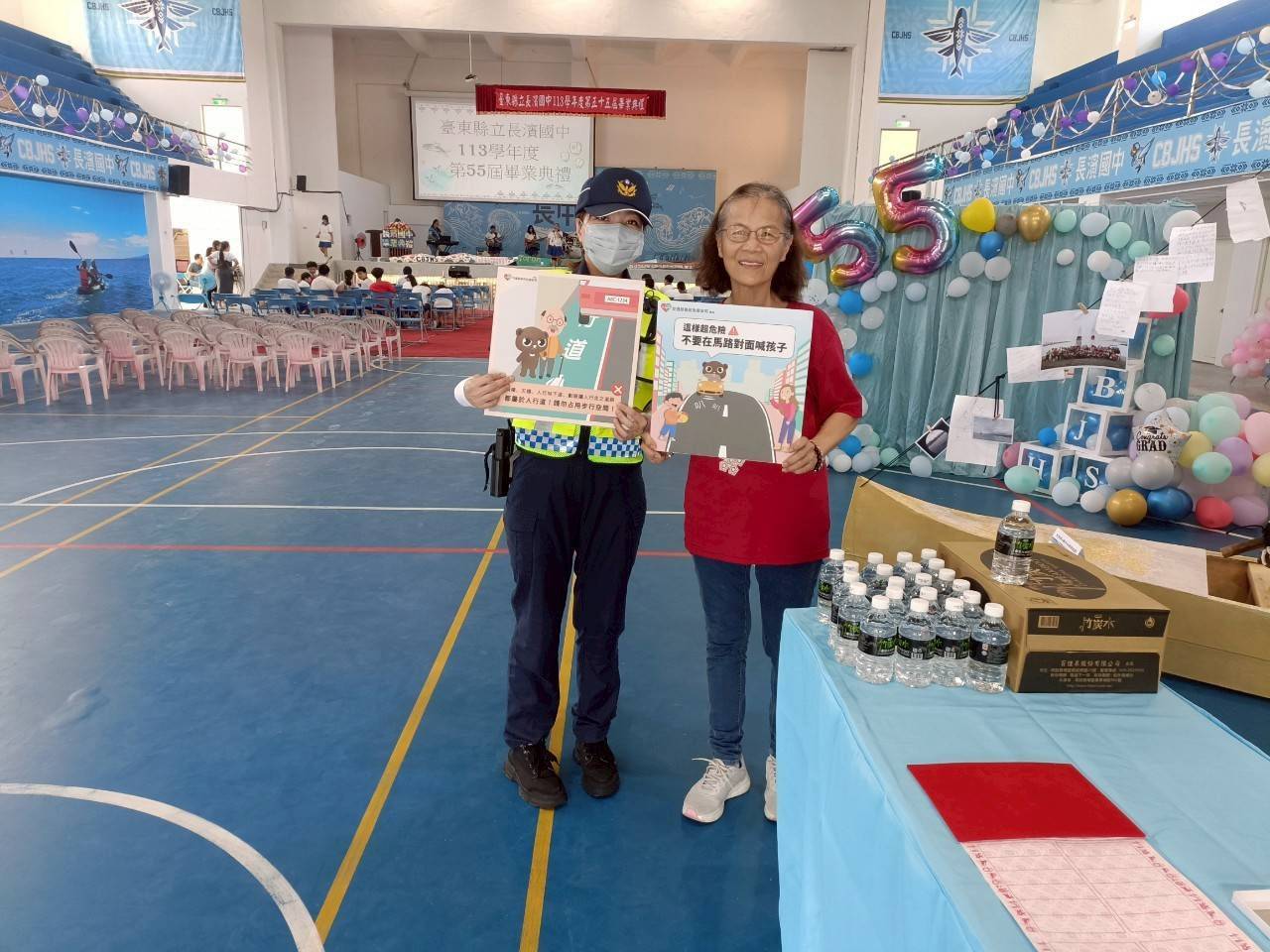 長濱國中舉辦畢業典禮　警方到場宣導提升學童安全意識