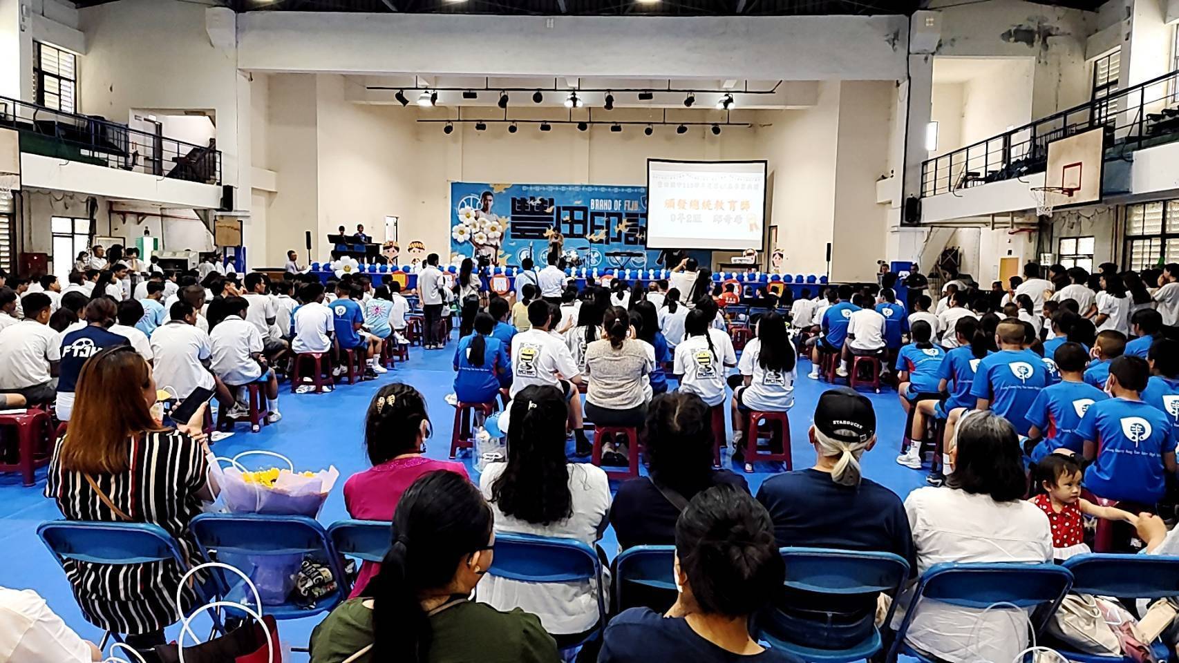  臺東警察局少年警察隊前往豐田國中執行畢業典禮安全維護