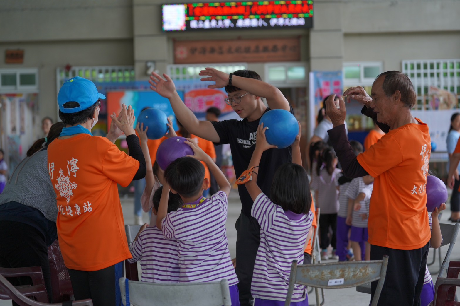 攜手伊濘文健站與康樂國小老幼共學，舉辦成果展共創跨世代的健康新風貌